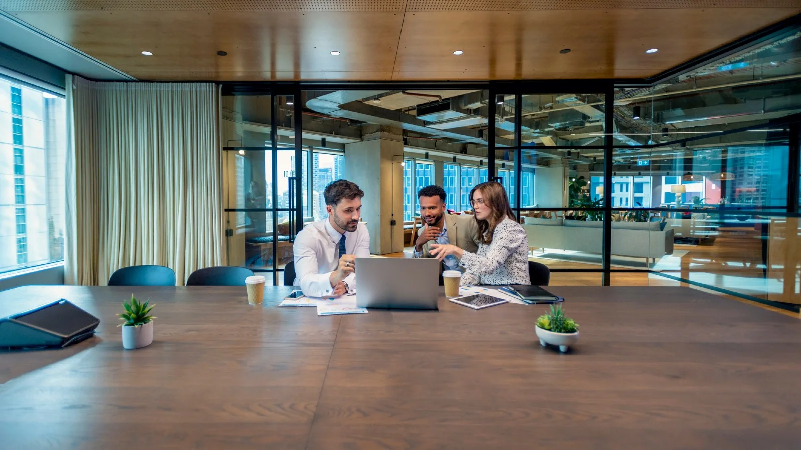 Couple speaking to mortgage broker to pay mortgage off faster.