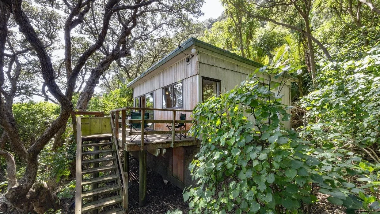 Exterior of Piha bach