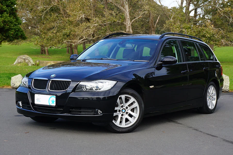 BMW 320i 2006 Front Exterior