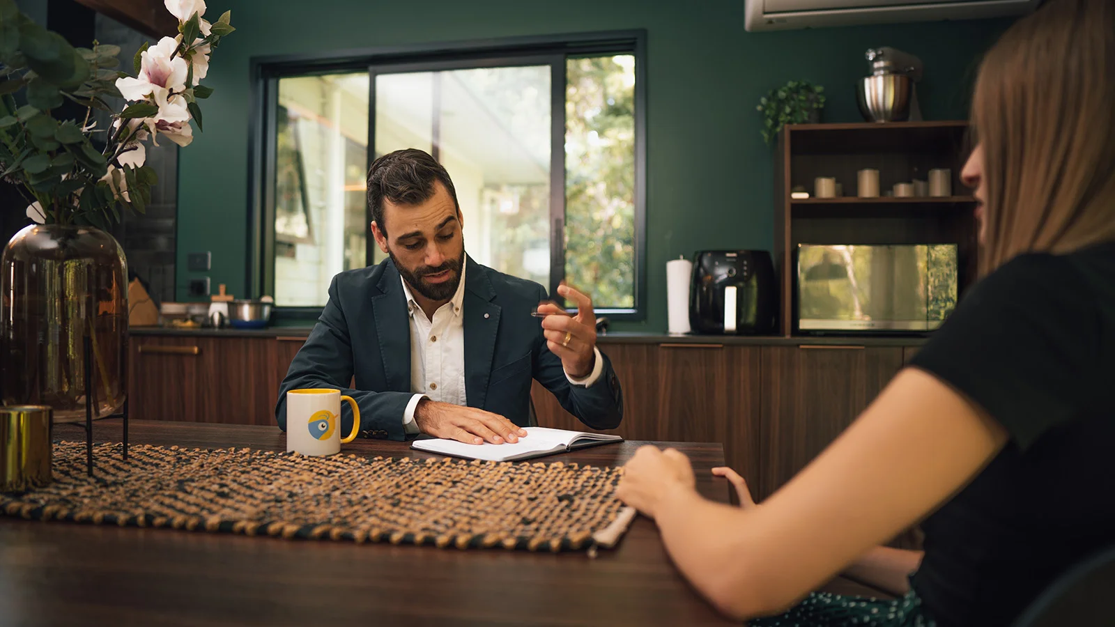 New Zealand apartment buyer with mortage broker.