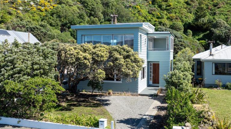 The Breaker Bay home has been in the same family for nearly 80 years. Photo: LOWE & CO/TRADE ME
