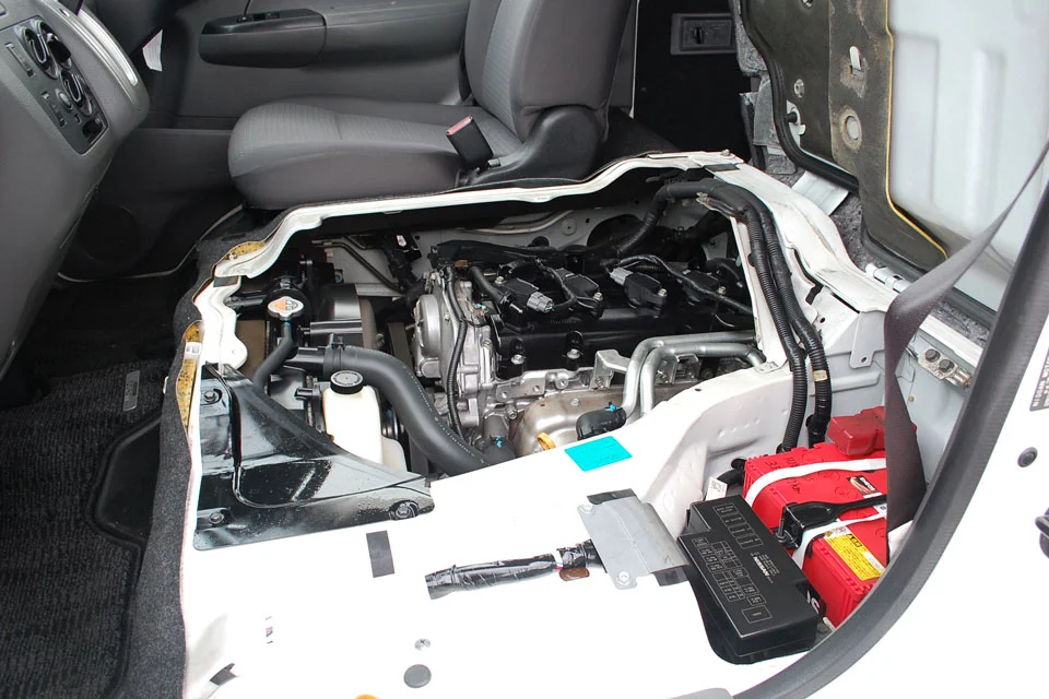 Nissan Caravan Minibus 2012