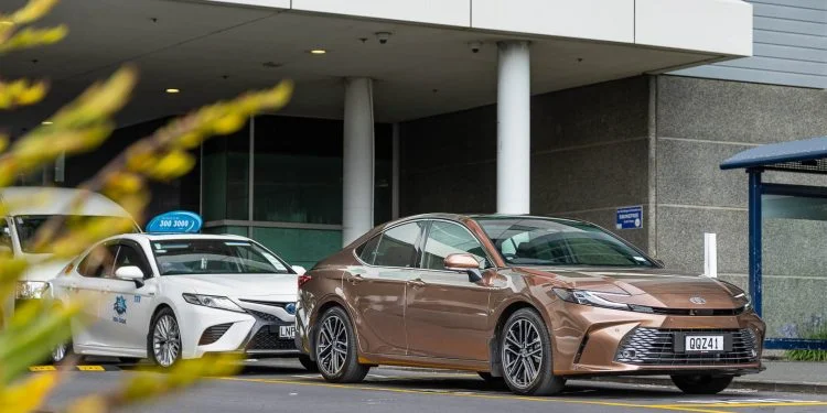 Toyota-Camry-Hybrid-ZR-taxi-stand