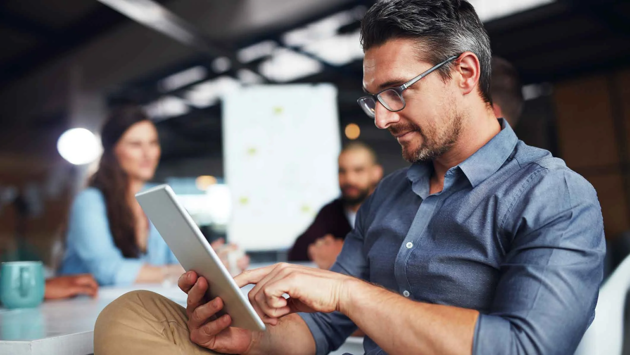 Customer receiving email while out with friends.