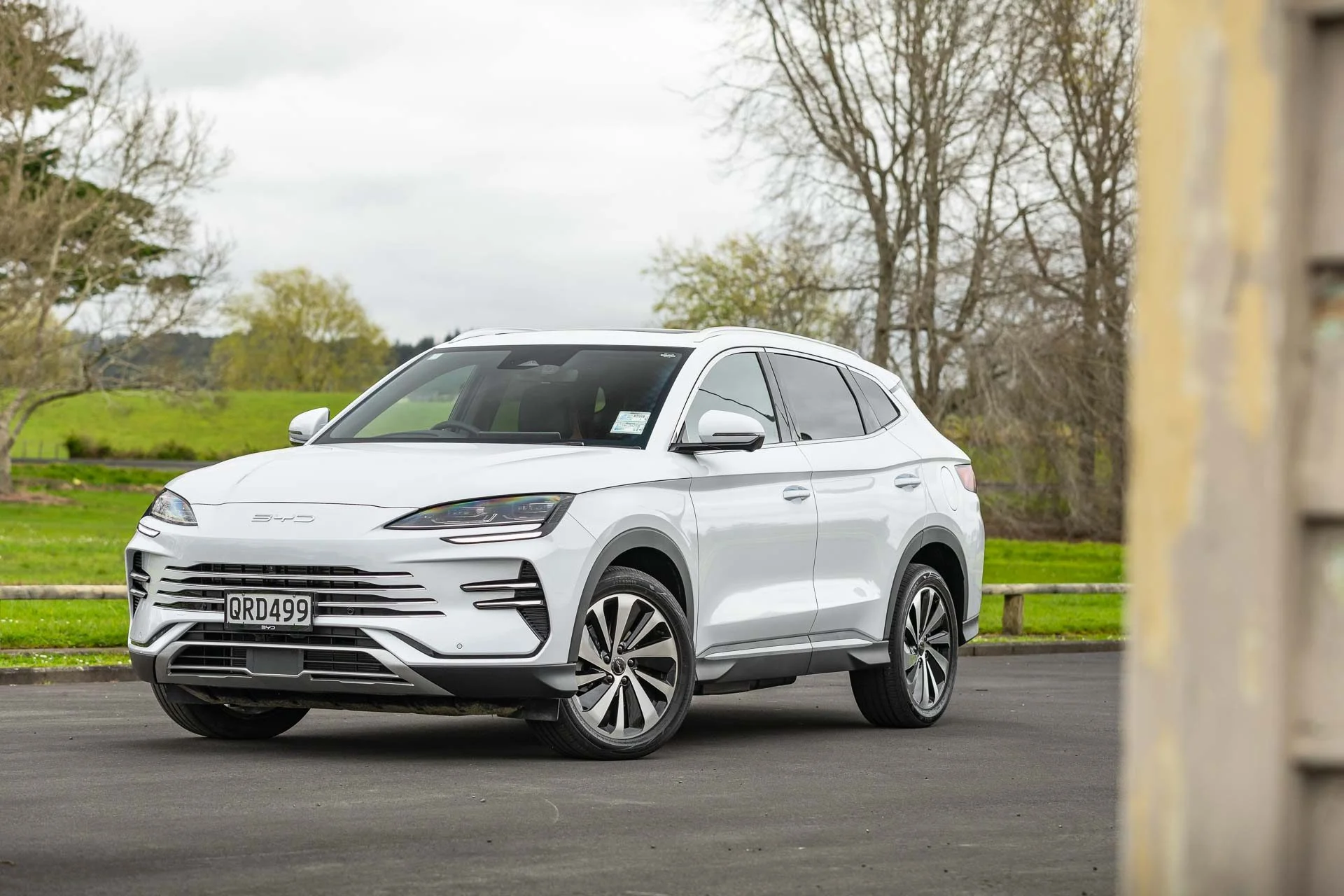 BYD-Sealion-6-Premium-front-quarter-plain