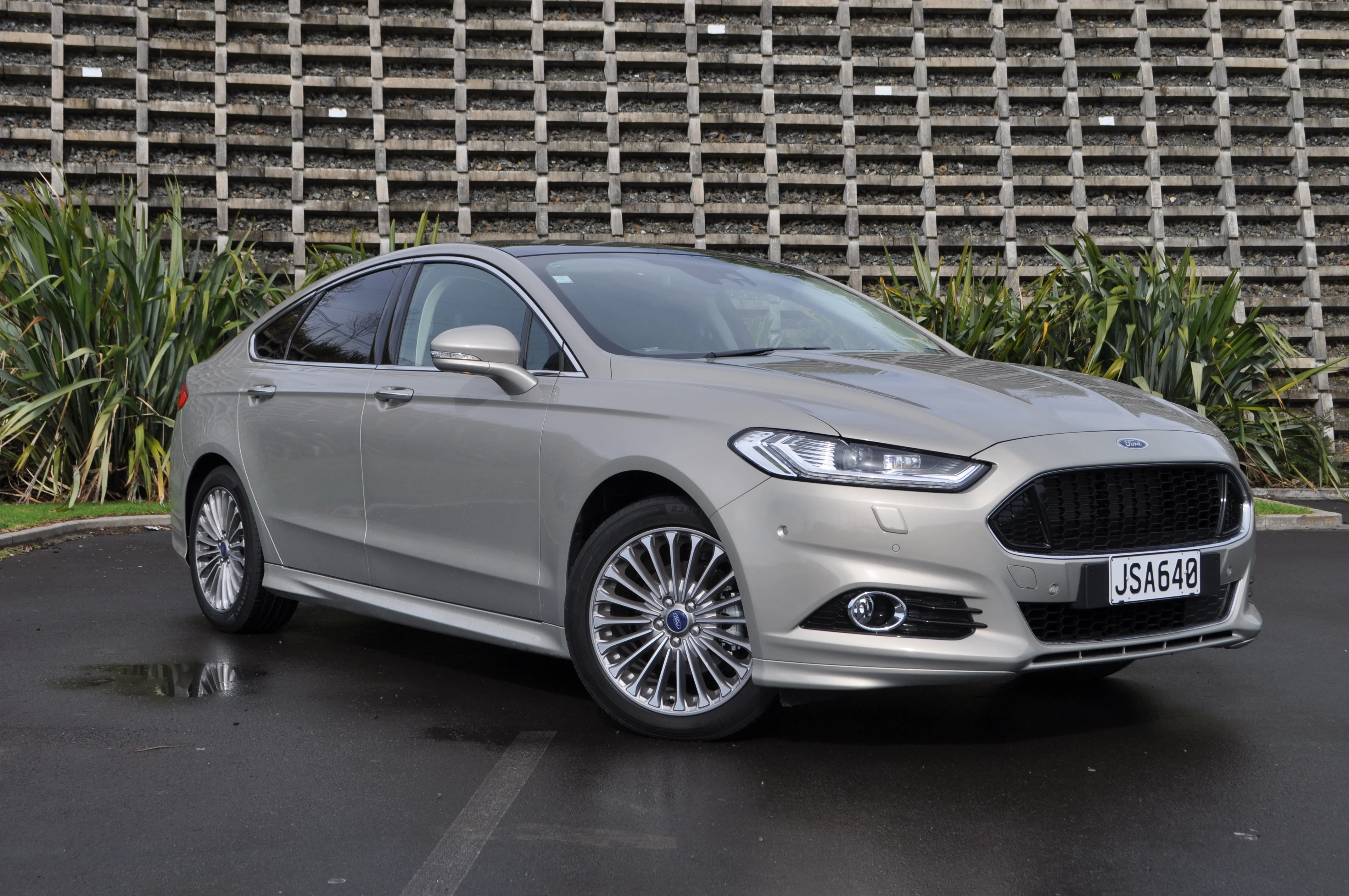 Ford Mondeo Titanium Front Exterior