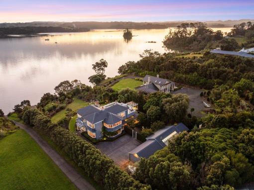 The home is positioned above the Mahurangi Harbour in one of the area’s most tightly held coastal pockets on Andersons Bay. Photo: Sotheby's Reality