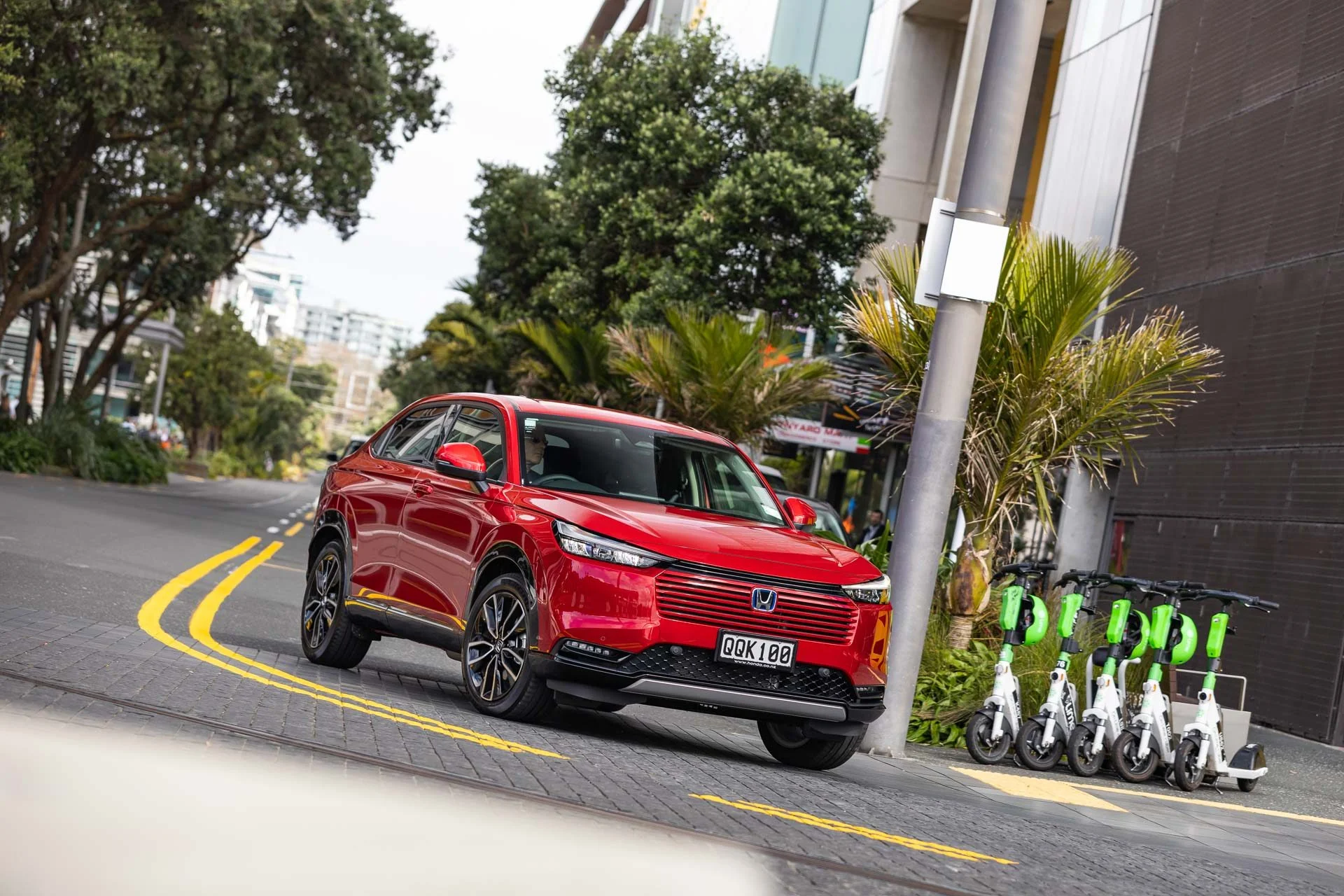 Honda-HR-V-Sport-cornering-city