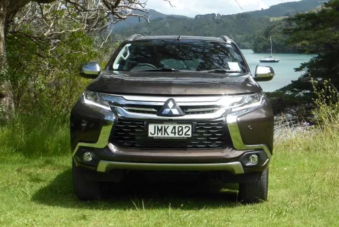 Mitsubishi Pajero Sport Front