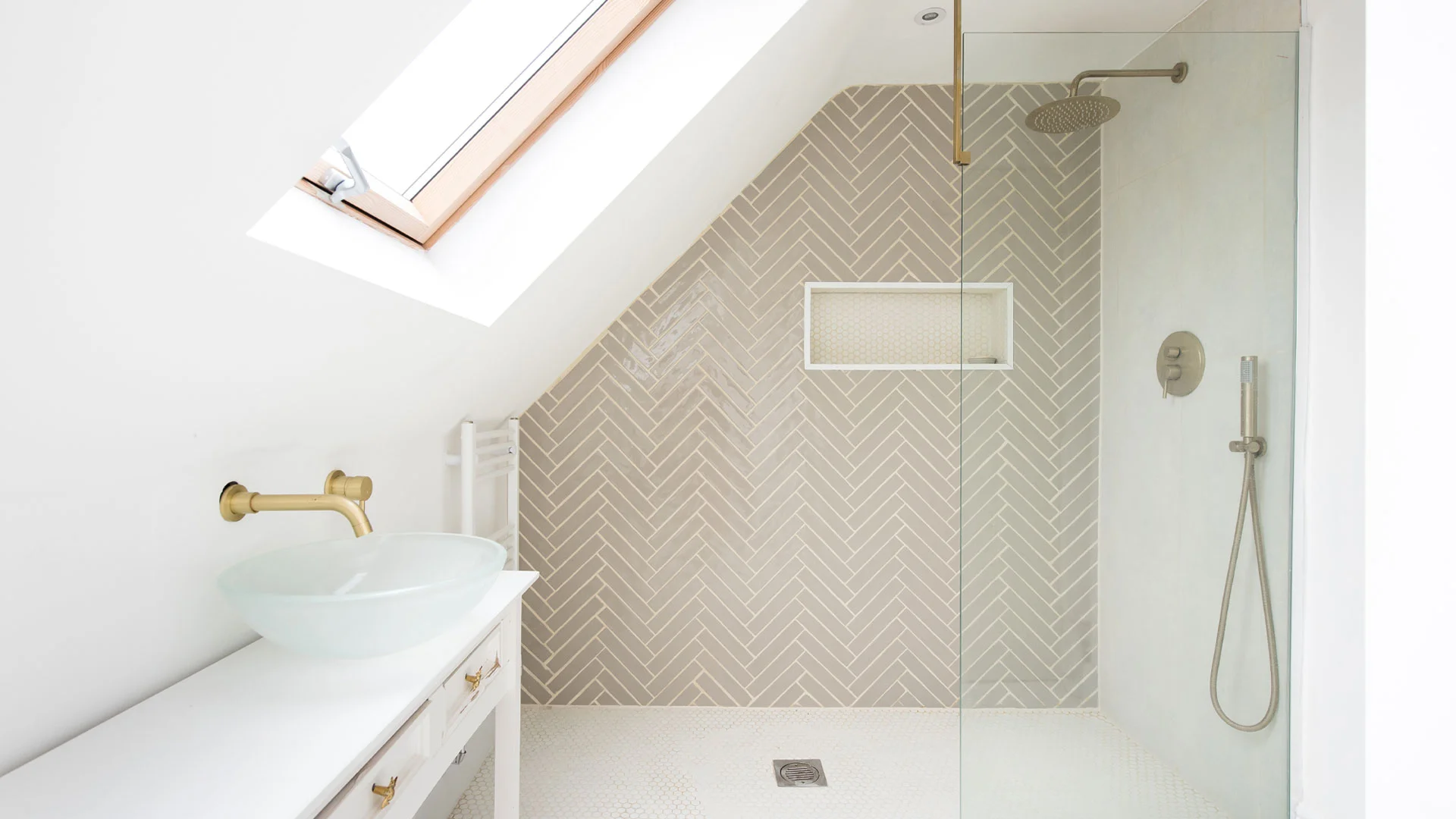 A timeless looking bathroom in NZ.