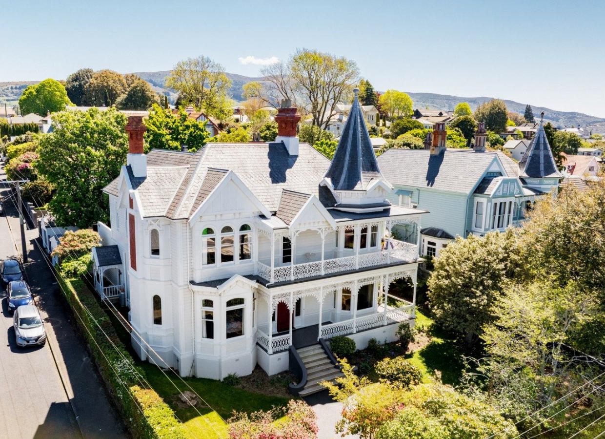 Full view of the mansion in Dunedin