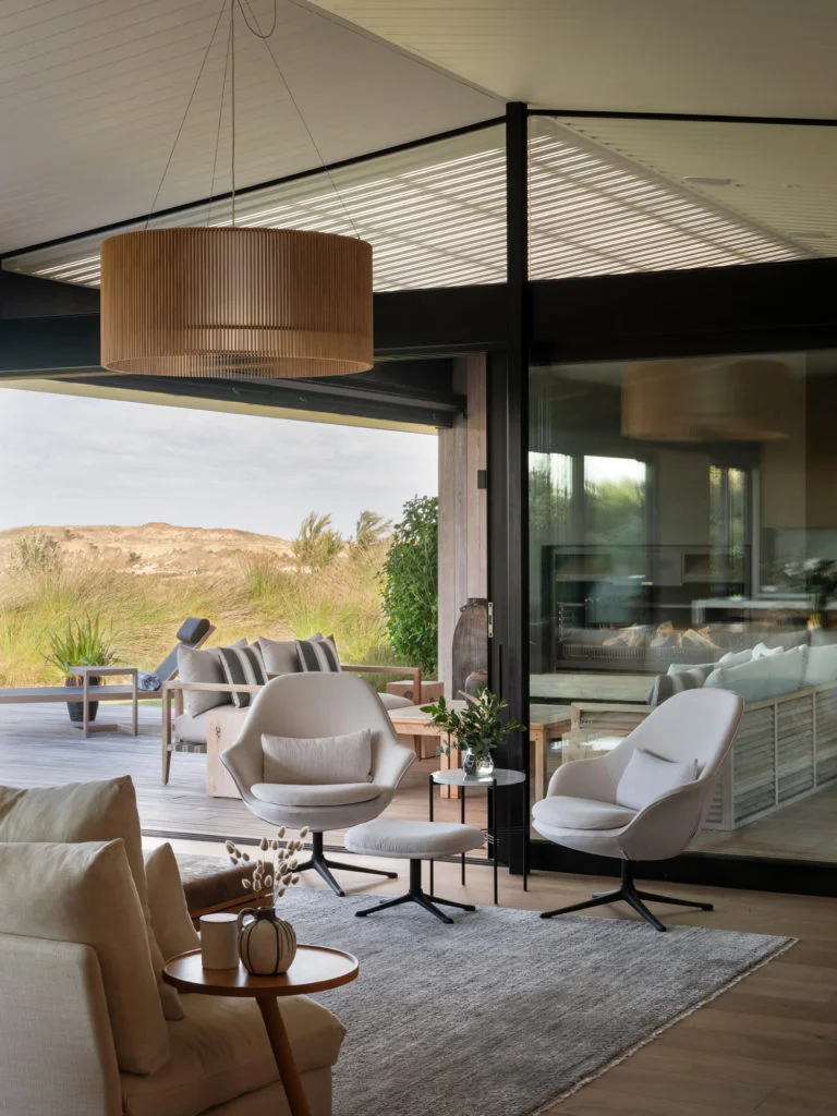 The interior of this home uses natural materials and neutral tones to emulate its coastal surroundings. Photo: Samuel Hartnett