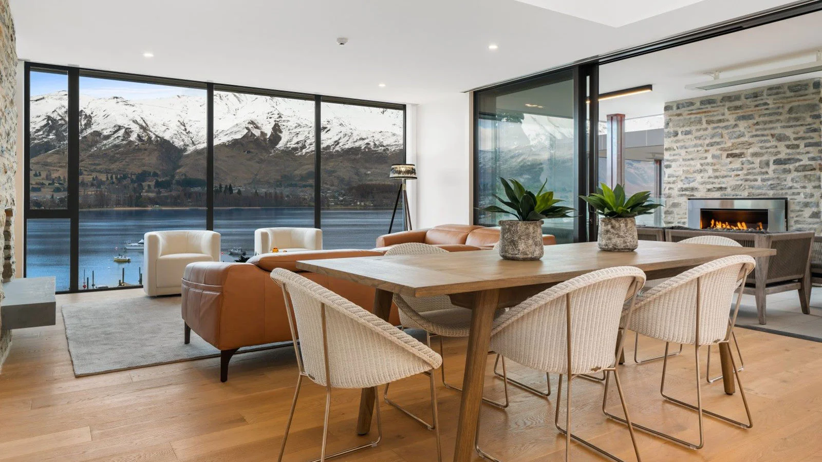 Apartment in Wanaka, with views of the lake and mountains