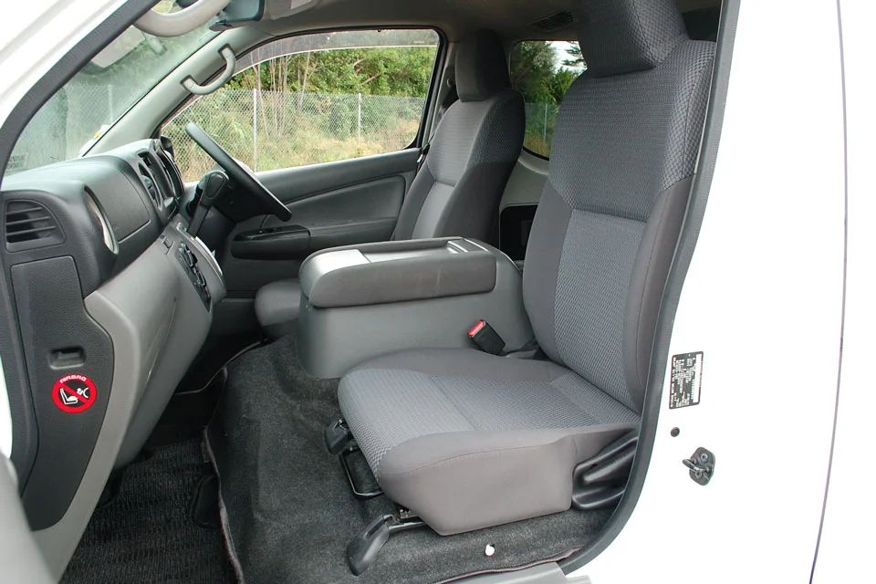 Nissan Caravan Minibus 2012