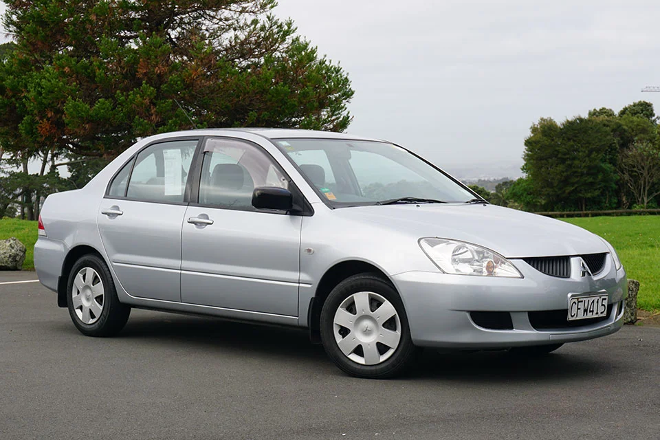 Mitsubishi Lancer 2004 Front Exterior.