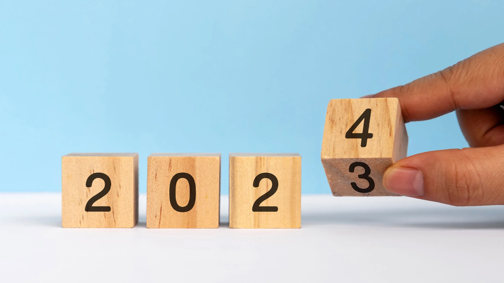 Blocks with numbers on them rolling over from 2023 to show 2024.