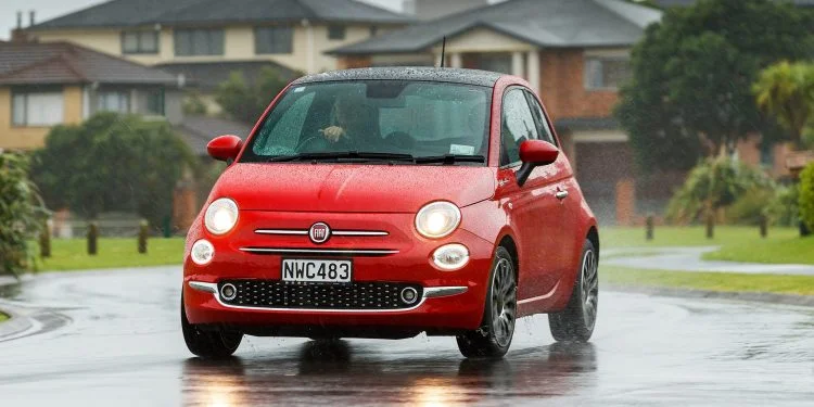 2022 Fiat 500 Dolcevita front action