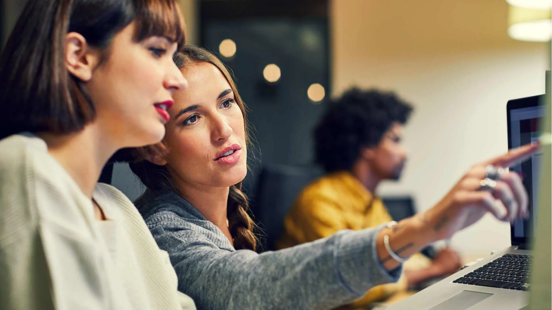 Manager communicating effectively with one of her team to explain a task.