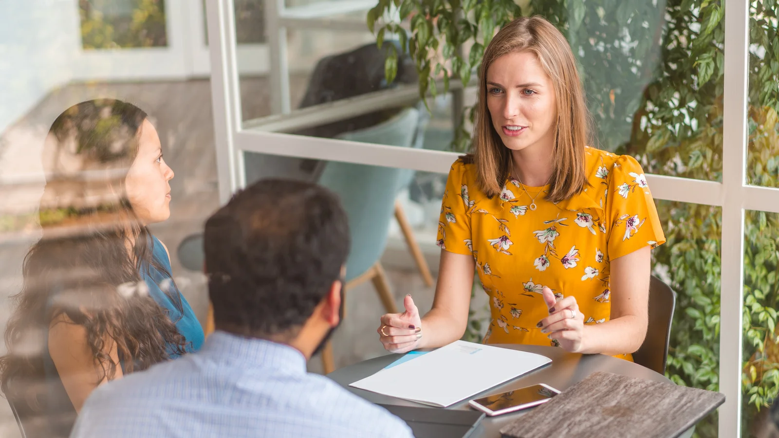 Negotiating at the table three people. 