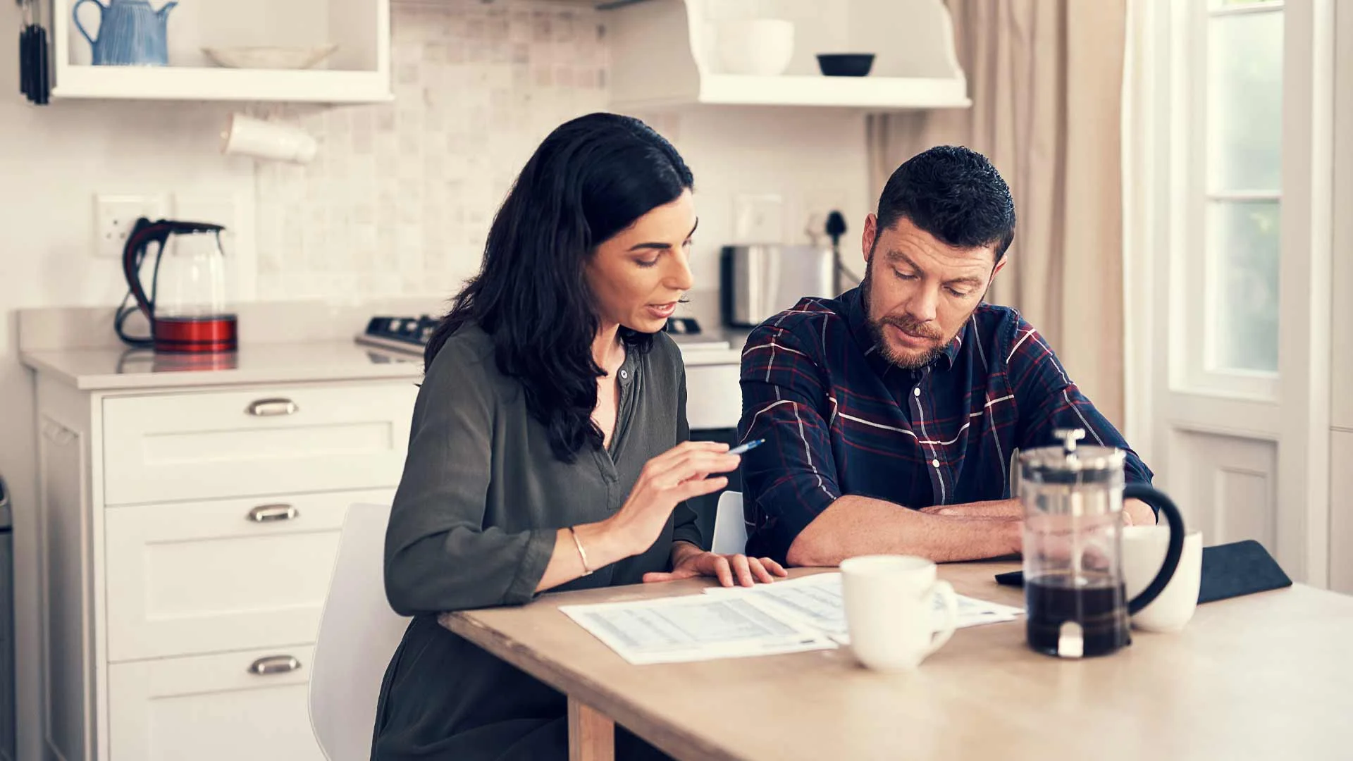 A couple discussing how much to spend when buying a house in New Zealand.