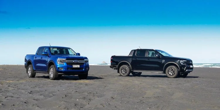 2022 Ford Ranger Wildtrak V6 vs Ford Ranger XLT at Beach