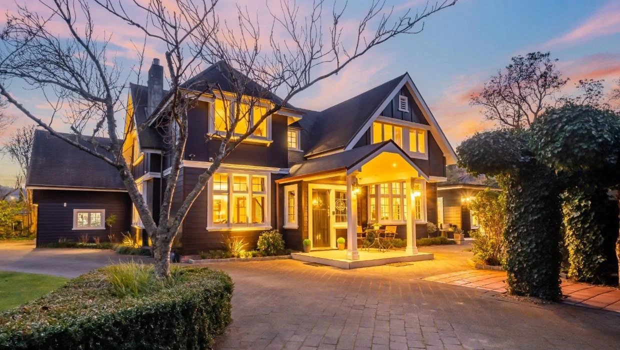 Silverstream - landmark greenkeeper's cottage in Upper Hutt