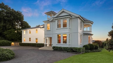 Large Victoria mansion in New Zealand