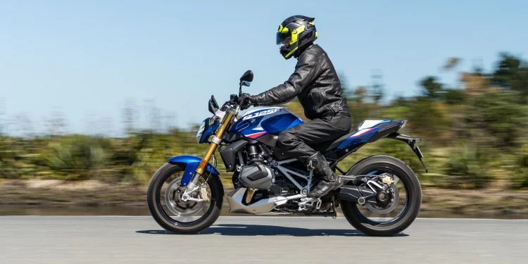 BMW R 1250 R side panning 