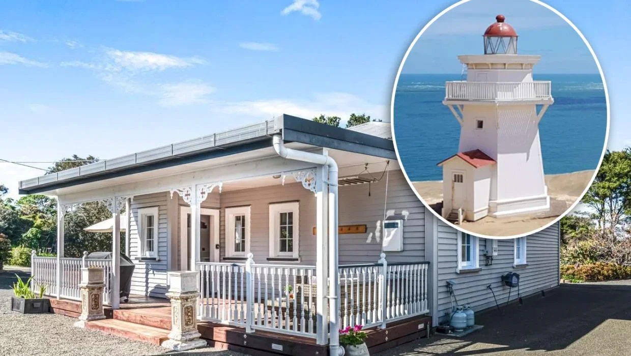 Image of the lighthouse and house