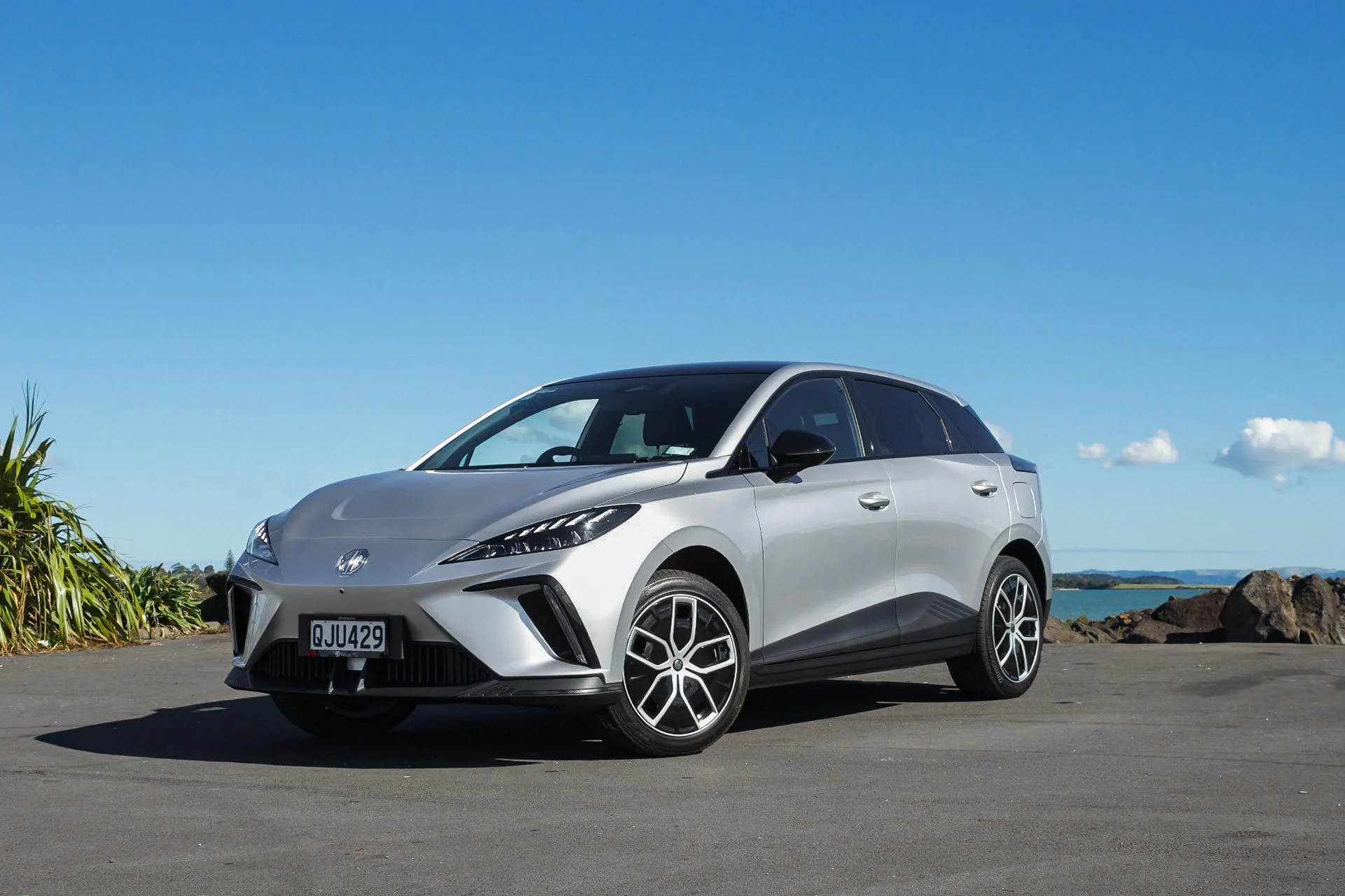 Electric MG4 Long Range 77-1