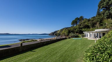 Art deco home in Russell