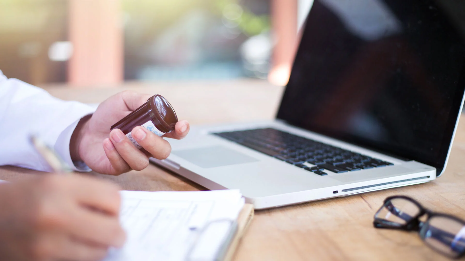 Nurse Practitioner prescribing medication to a patient.