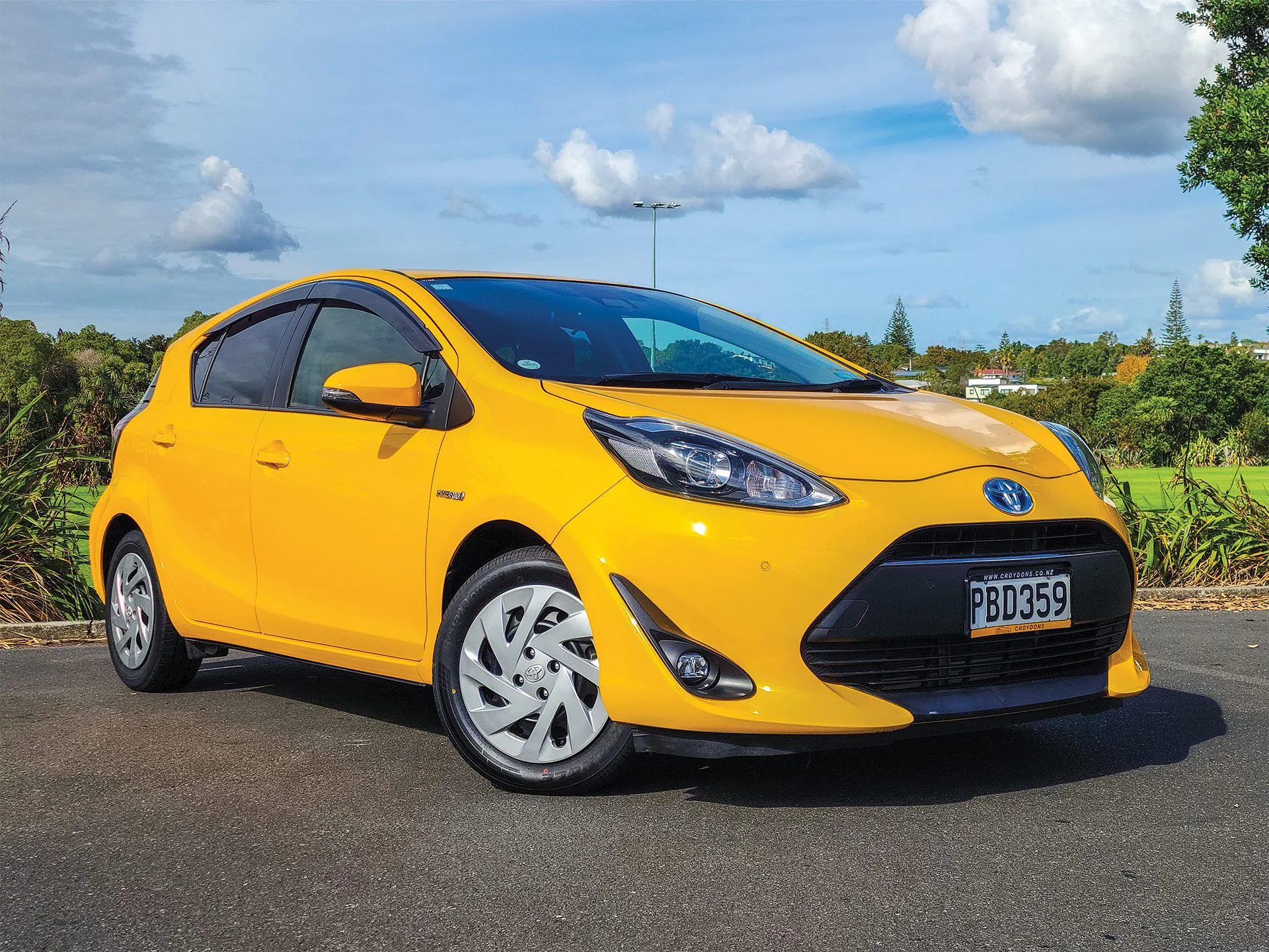 Used toyota aqua hybrid