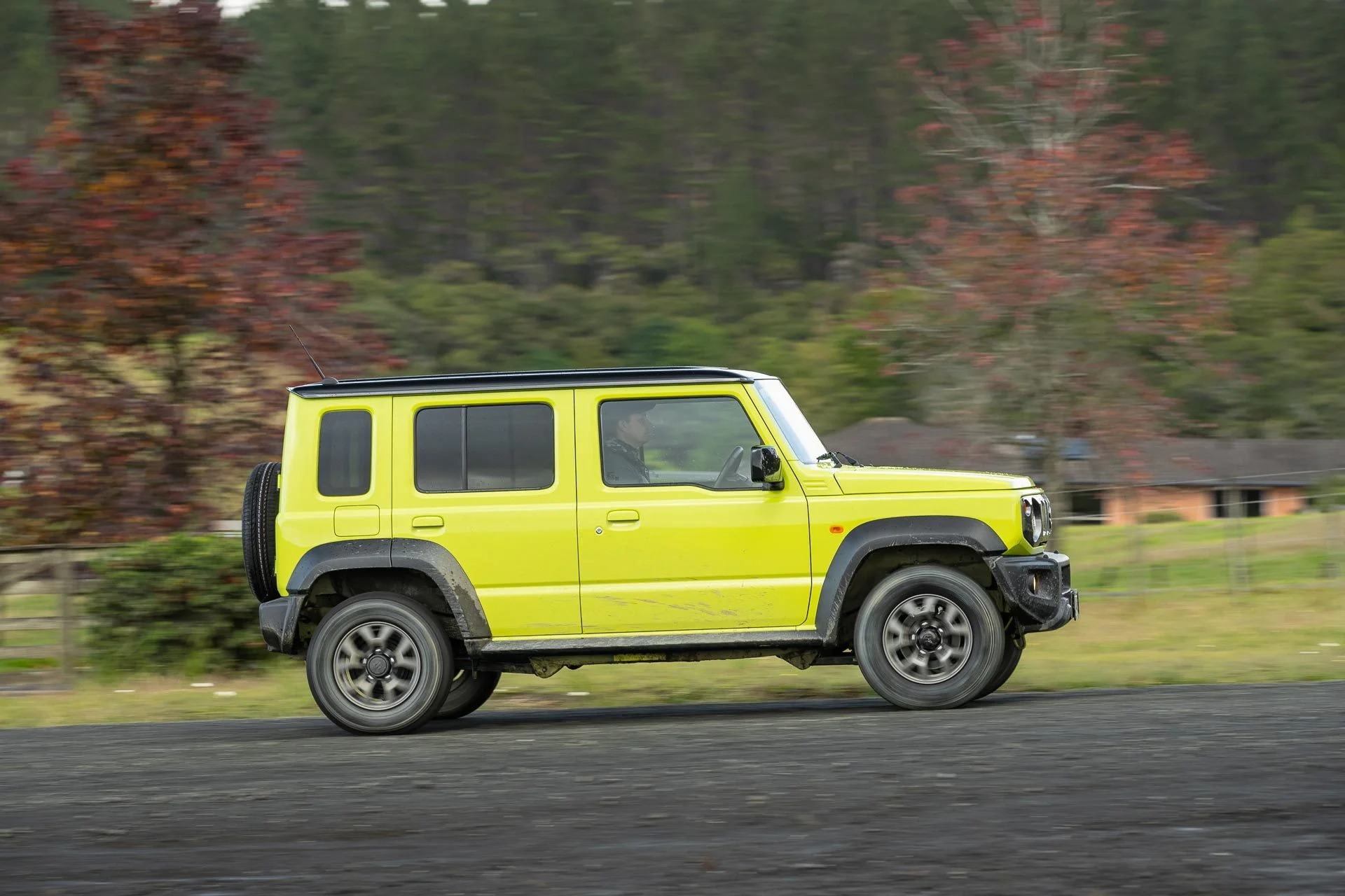 Suzuki-Jimny-5-door-side-panning
