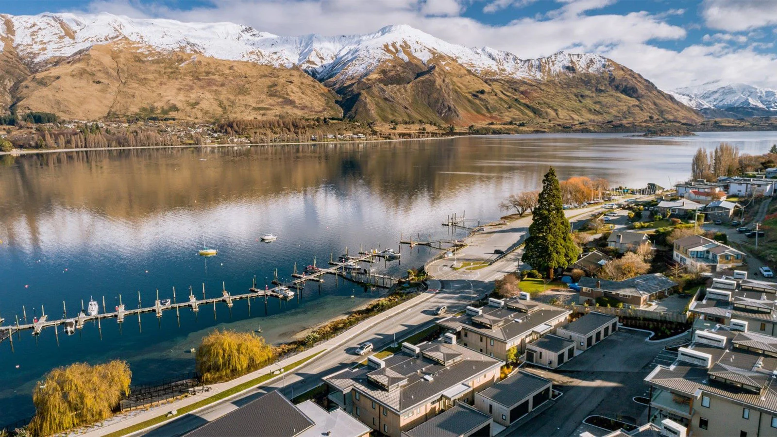Apartment in Wanaka, with views of the lake and mountains