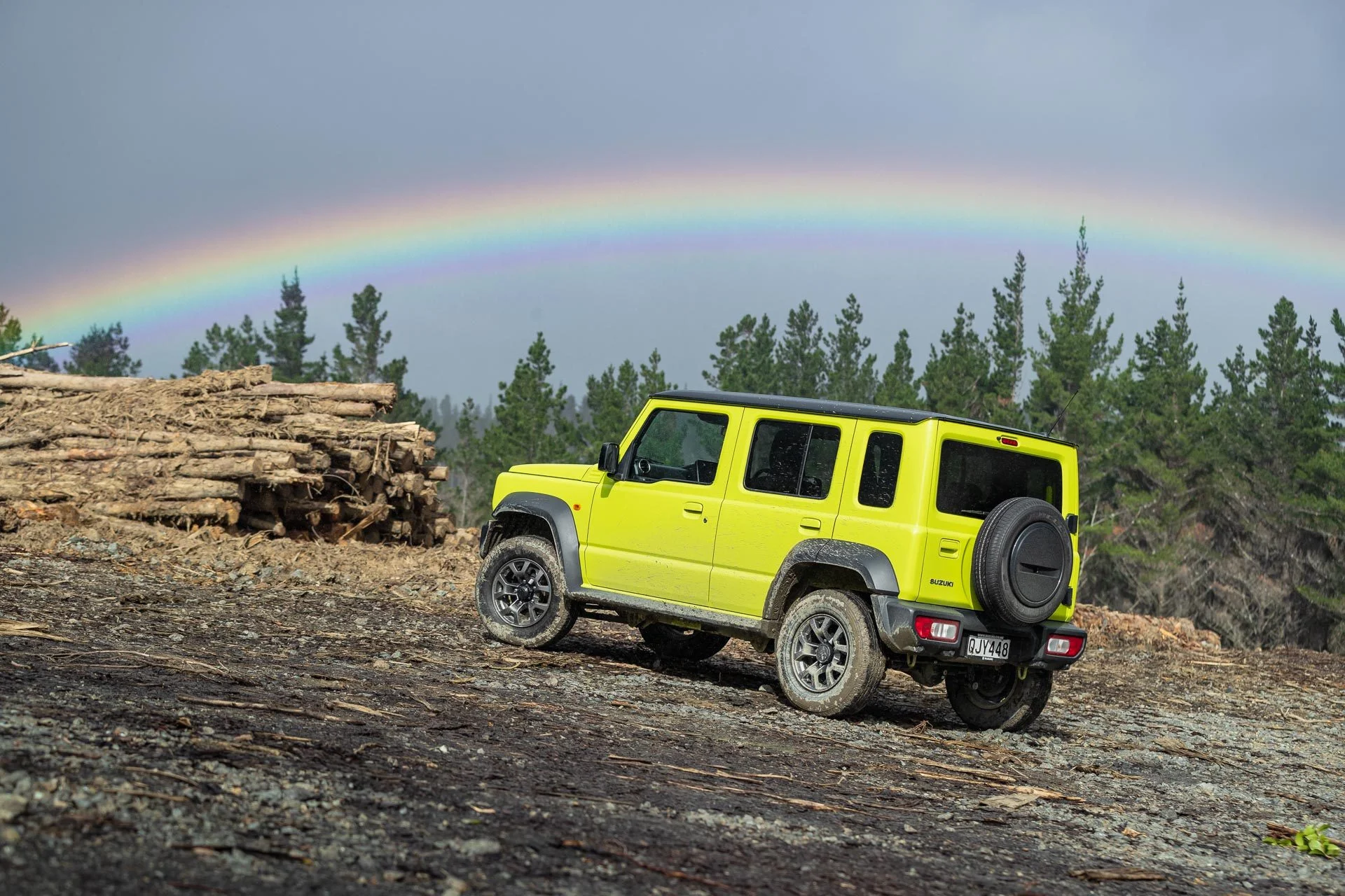  Suzuki-Jimny-5-door-rear-rainbow