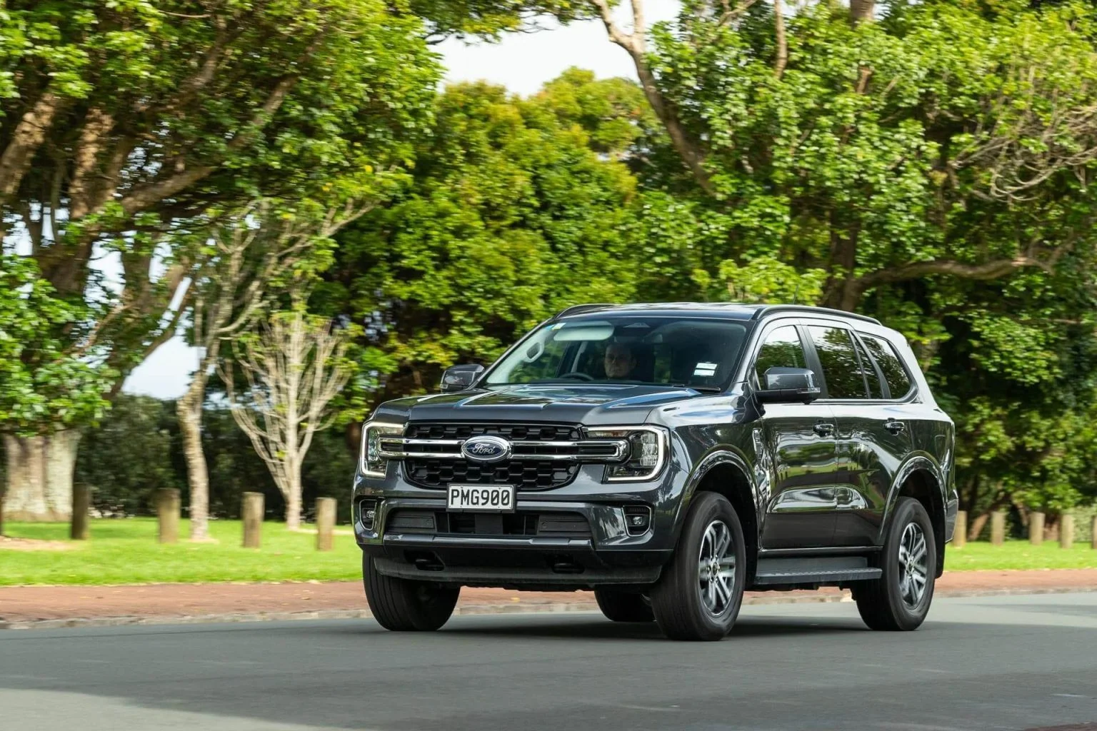 2022 Ford Everest driving front action