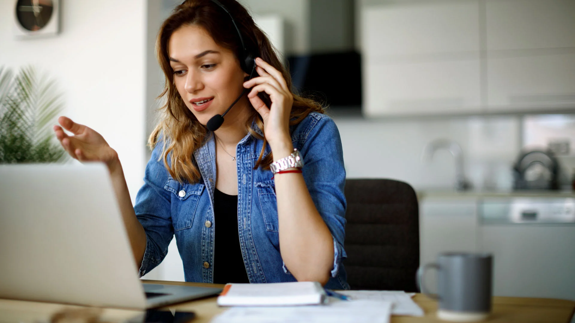 Female employee working online from home.