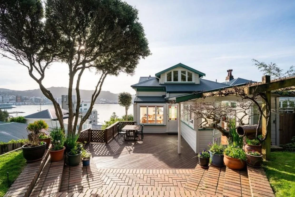 Landscaped courtyard and fenced lawn of Wellington villa property