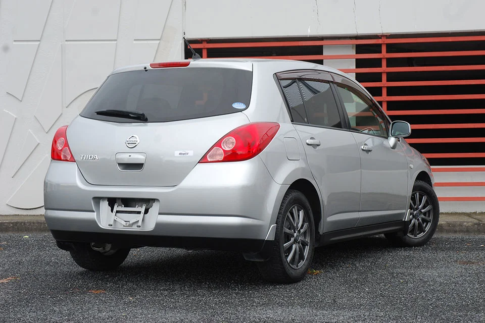Nissan Tiida 2004