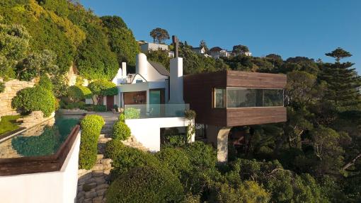 High end property designed by Sir Ian Athfield