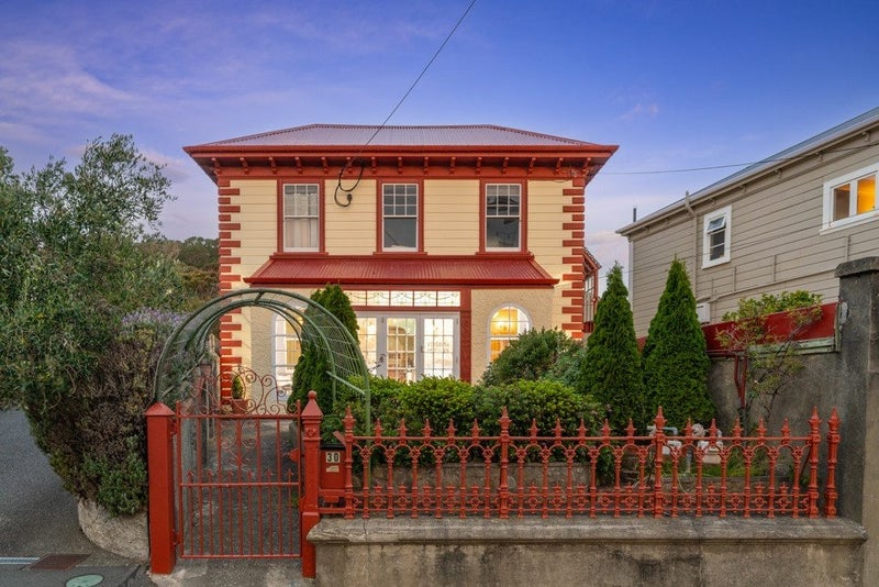 Front view of the gorgeous property. 