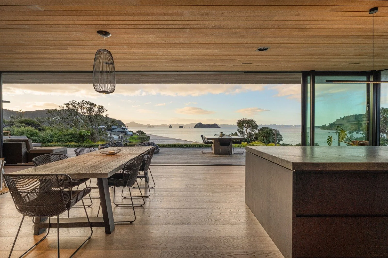 Coromandel home with views over Hahei 