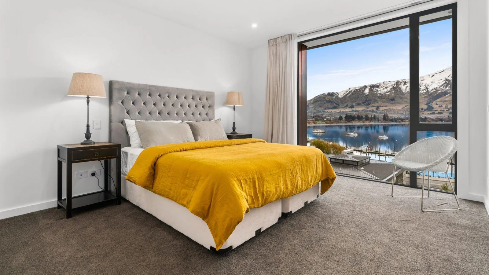 Apartment in Wanaka, with views of the lake and mountains