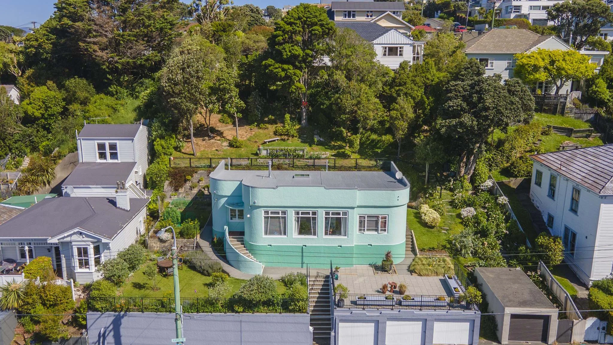 House in the city with a large backyard 