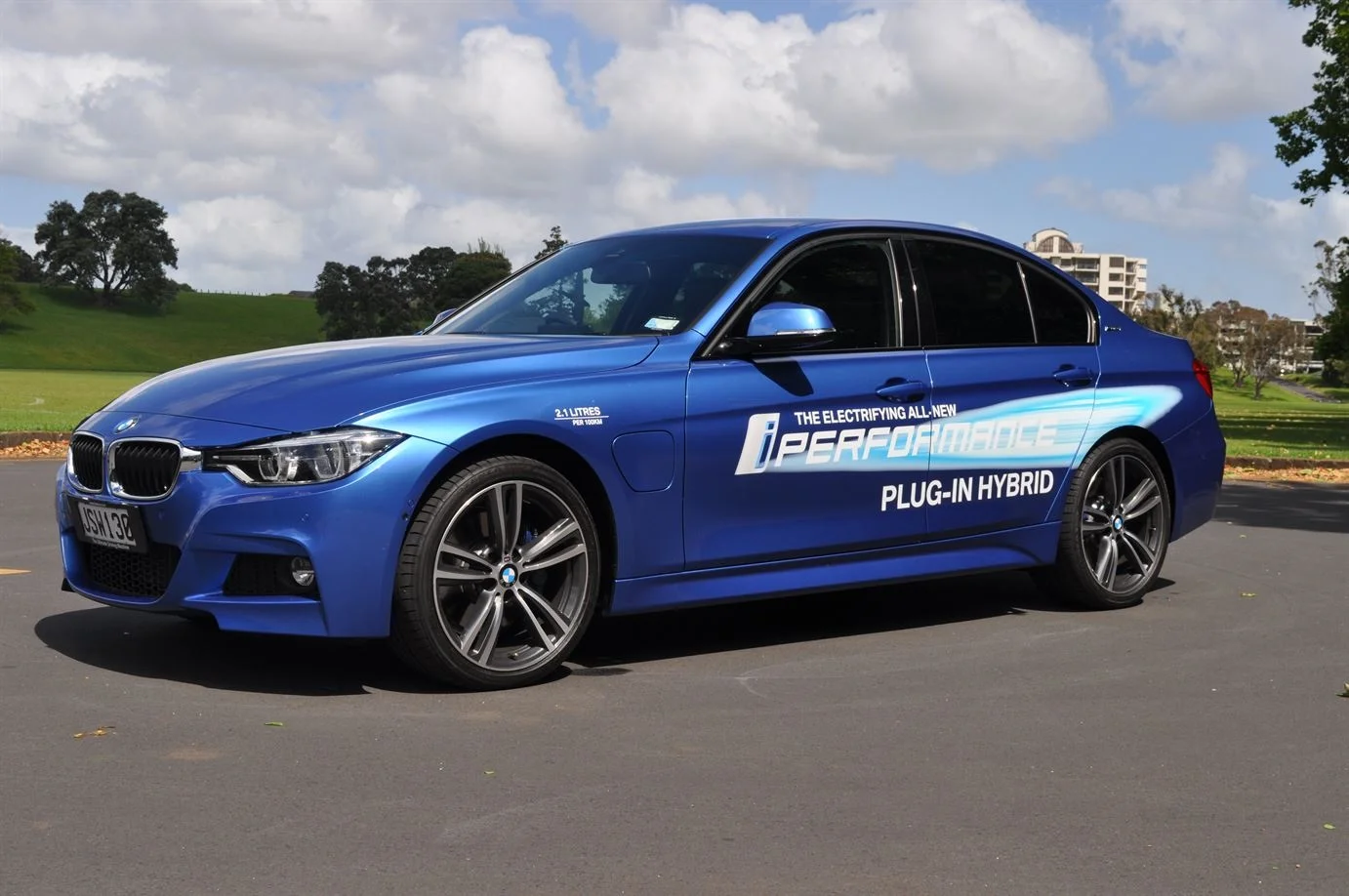 BMW 330e 2016 Front Exterior