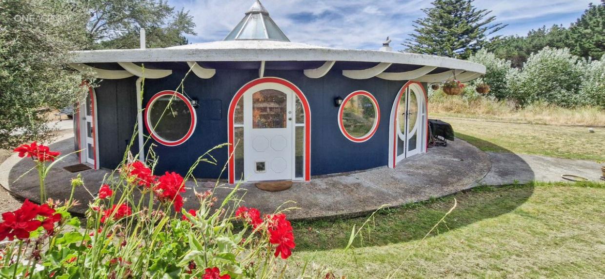 Round, Hobbit-style house
