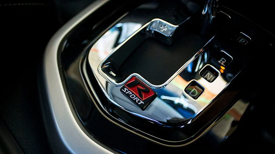 Nissan-Navara-R-Sport-shifter-badge