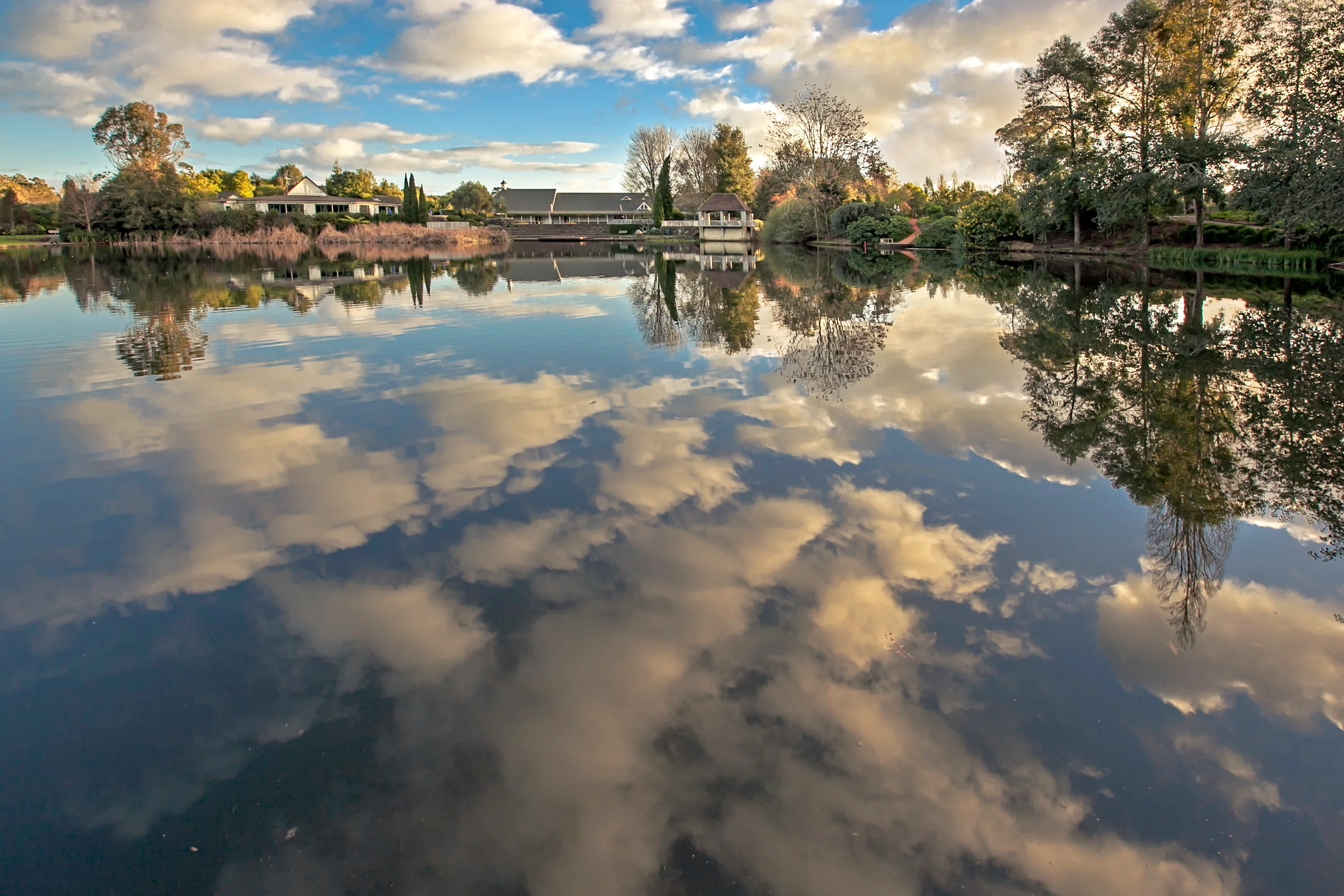 The Hamilton gardens sits on the edge of Hamilton East and the Waikato river.