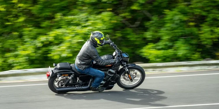 Harley Davidson Nightster S 975 side profile panning shot 
